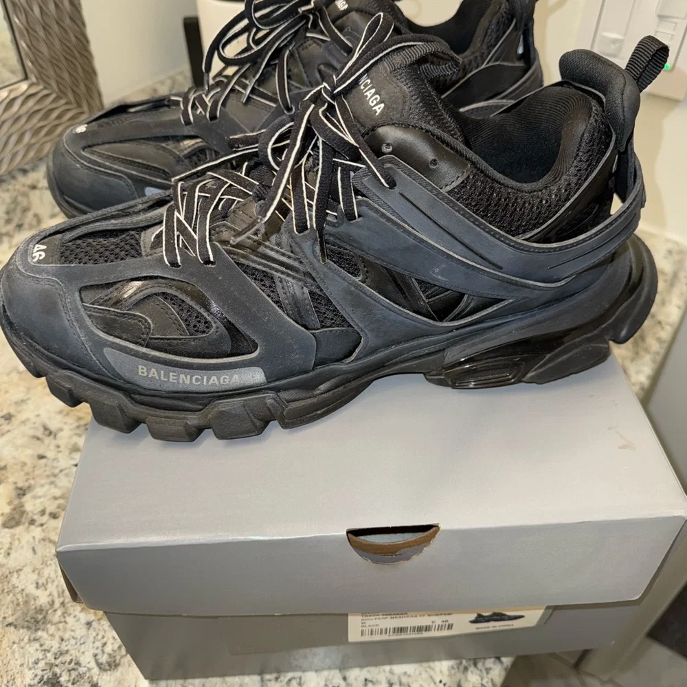 Balenciaga Men's Black Sneakers - Picture 3 of 8
